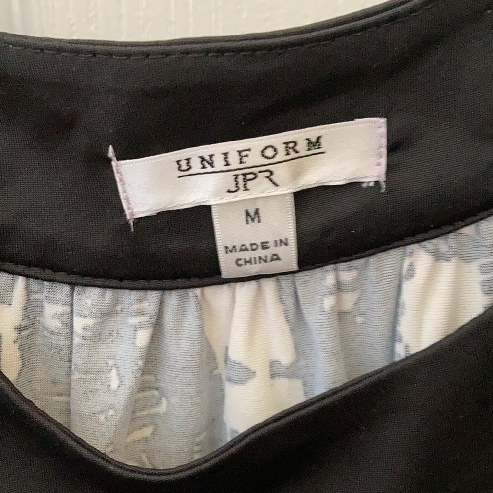 FINAL MARKDOWN LADIES uniform top medium - Picture 3 of 4